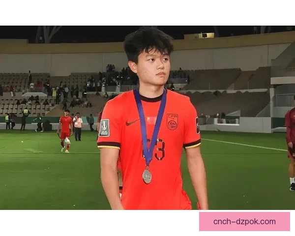 U23国足主力杨希加盟海港二十岁青岛西海岸右后卫被签下